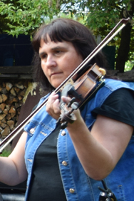 Lenka Hajduchová, housle, mandolína, zpěv